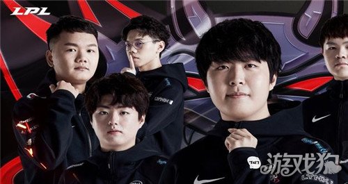 伸出援手的 伸出援手的